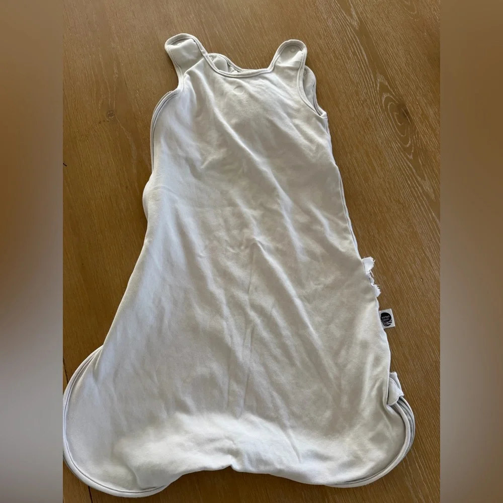 Nested Bean gray Sleep Sack sz medium 6-15 months